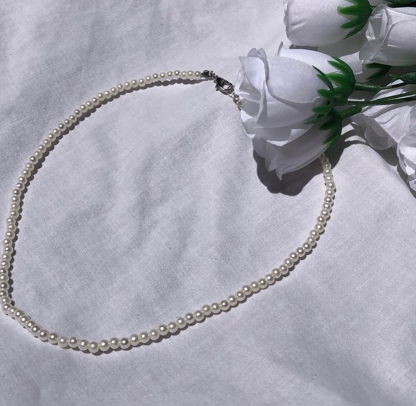 Mini pearl necklace