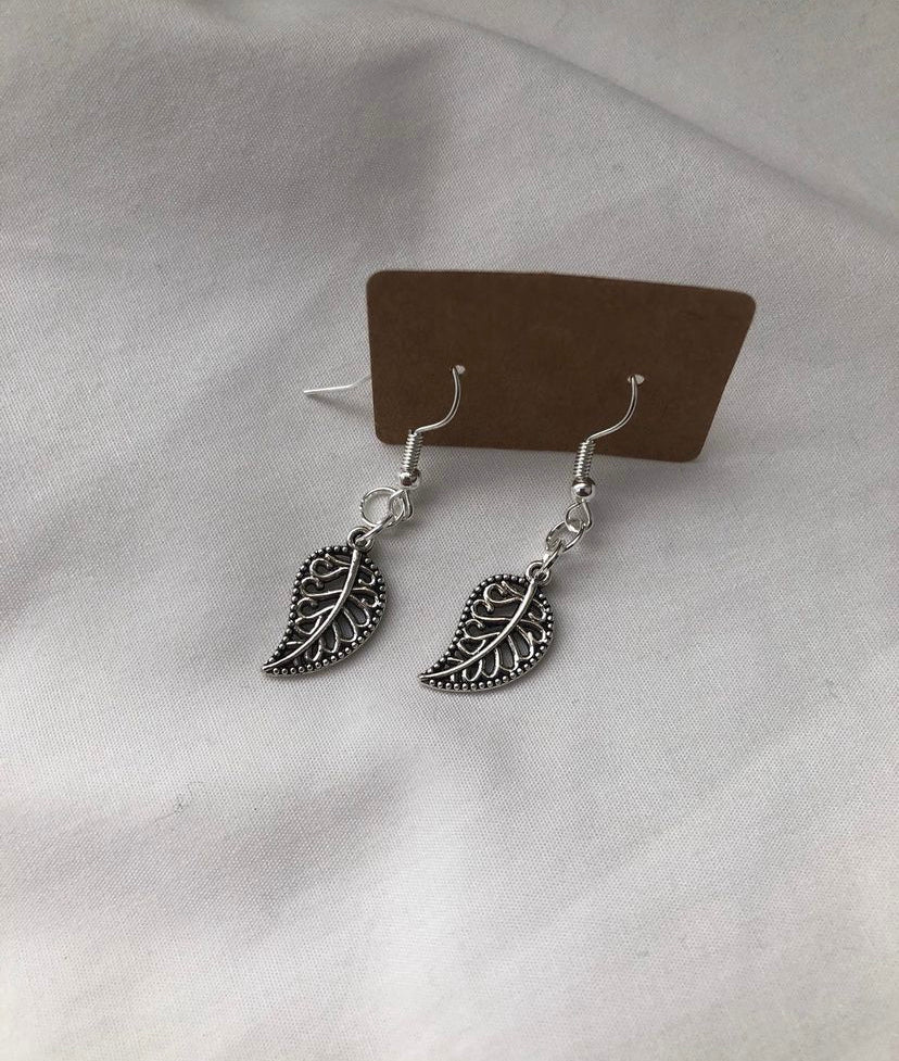 Patterned leaf earrings
