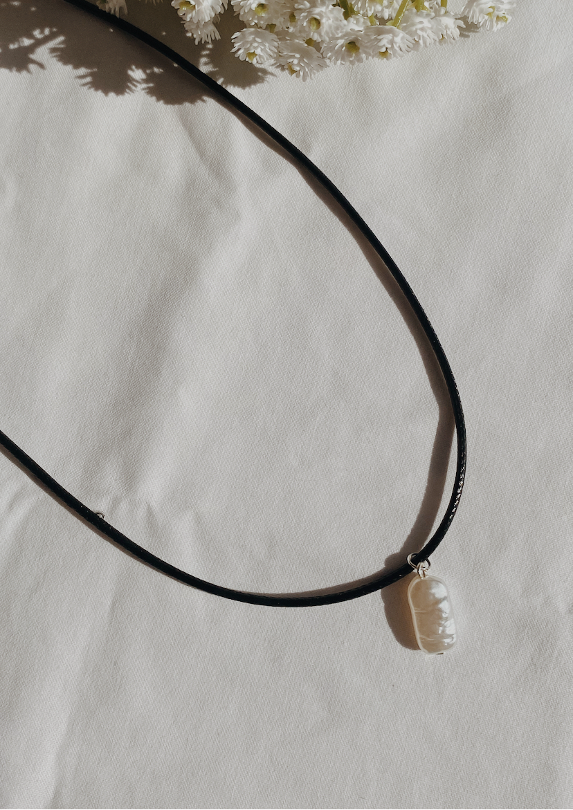 Cord necklace- pearl