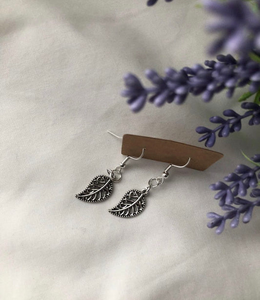Patterned leaf earrings