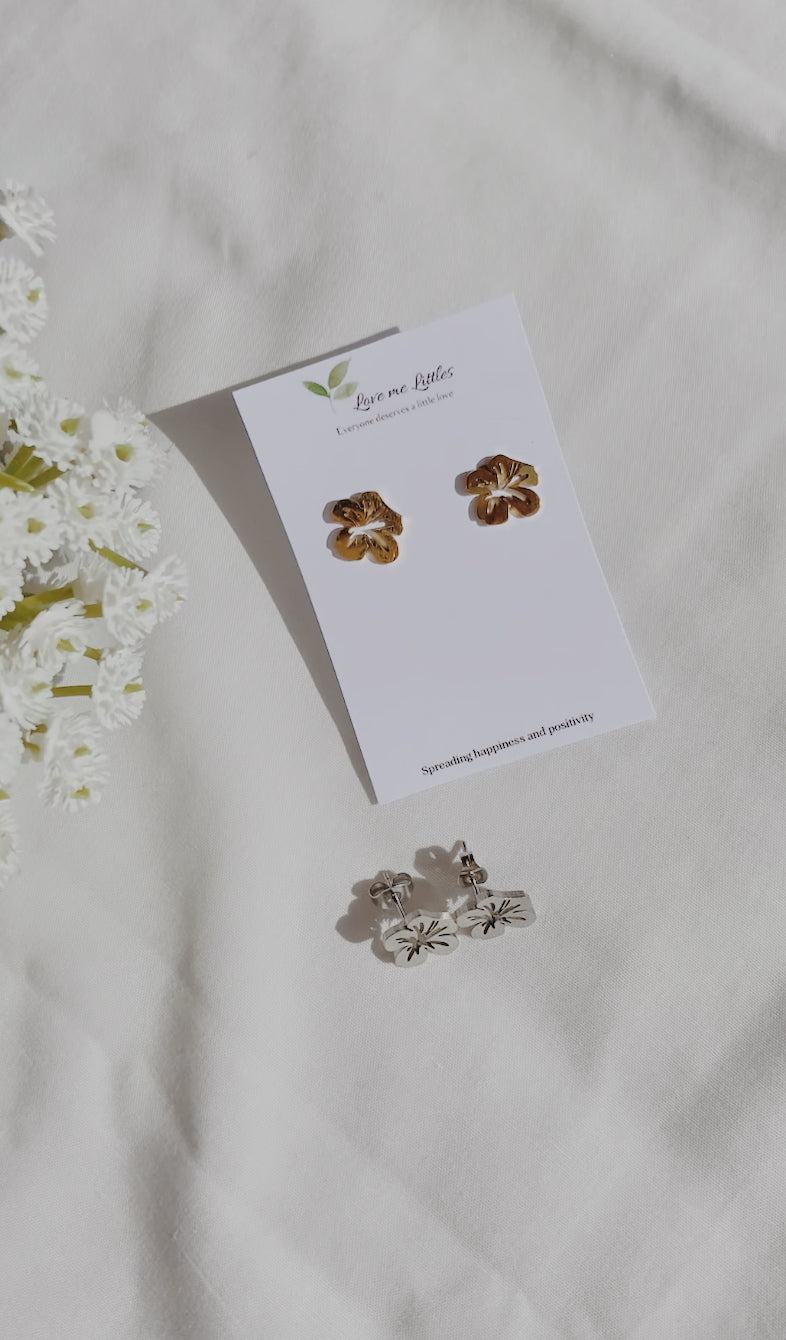 Hibiscus studs