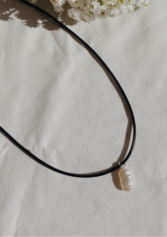 Cord necklace- pearl