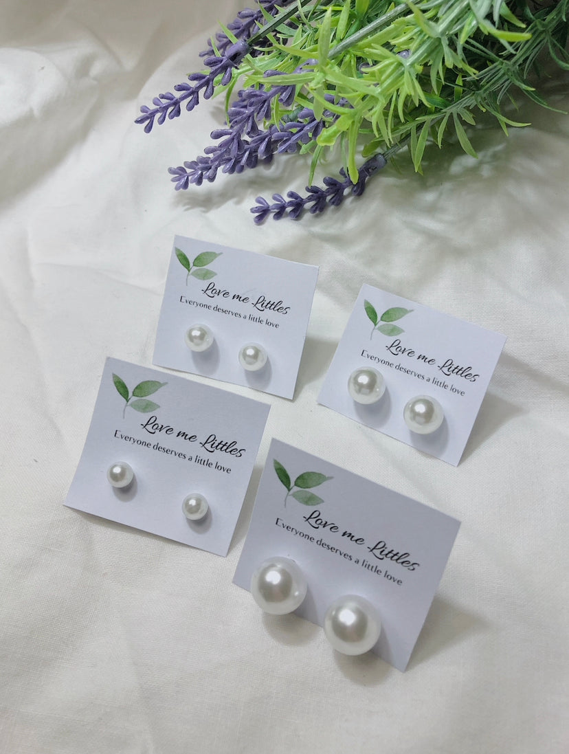 Pearl studs