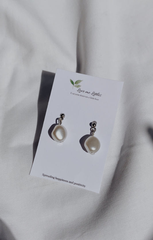 Ada pearl stud